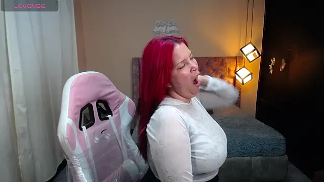 brithany smiith  online show from 19, 2, 2025