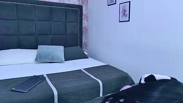 Mia-Monroe online show from 12, 1, 2026