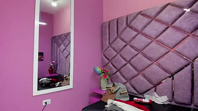 Sarah Hornny online show from 7, 3, 2025