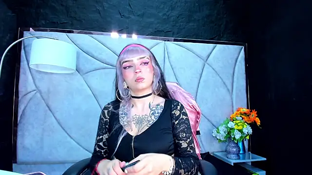 Samantha Smiith online show from 15, 4, 2026