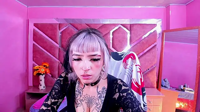 Samantha Smiith online show from 19, 4, 2026