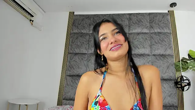 LaurenRodriiguez online show from 18, 1, 2025