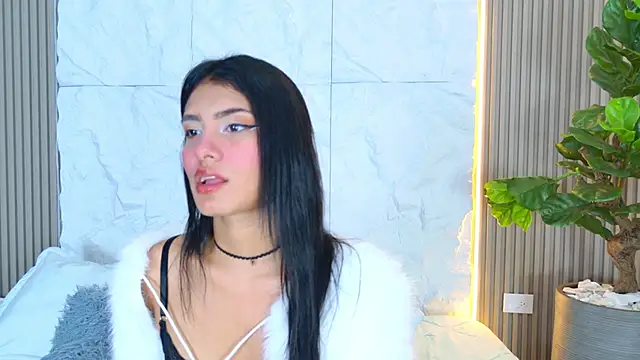 LaurenRodriiguez online show from 13, 4, 2026