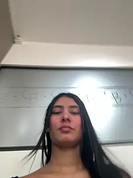 Snapshot of LaurenRodriiguez chatting on 21, 4, 2026 LaurenRodriiguez online show from 21, 4, 2026