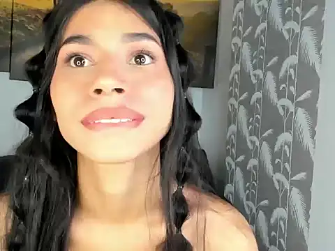 Snapshot of _violetadulce chatting on 4, 1, 2025 violetadulce online show from 4, 1, 2025