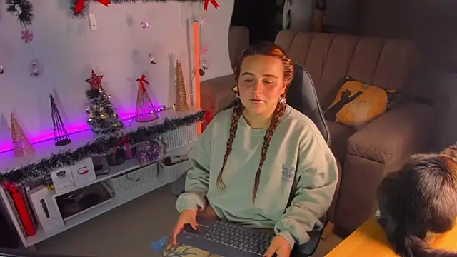 evy orange1 online show from 17, 12, 2025