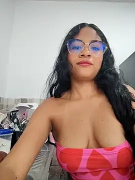 Snapshot of DAFNNEE_ROSS chatting on 27, 10, 2025 DAFNNEE ROSS online show from 27, 10, 2025