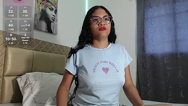 Snapshot of DAFNNEE_ROSS chatting on 28, 10, 2025 DAFNNEE ROSS online show from 28, 10, 2025