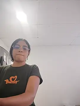 Snapshot of DAFNNEE_ROSS chatting on 29, 10, 2025 DAFNNEE ROSS online show from 29, 10, 2025