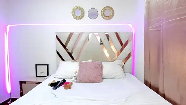 KriisvanyLeroy online show from 5, 4, 2026