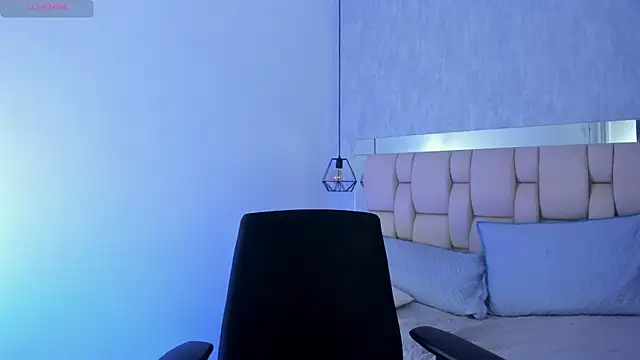 Snapshot of Roxie-Summers11 chatting on 20, 2, 2025 Roxie-Summers11 online show from 20, 2, 2025