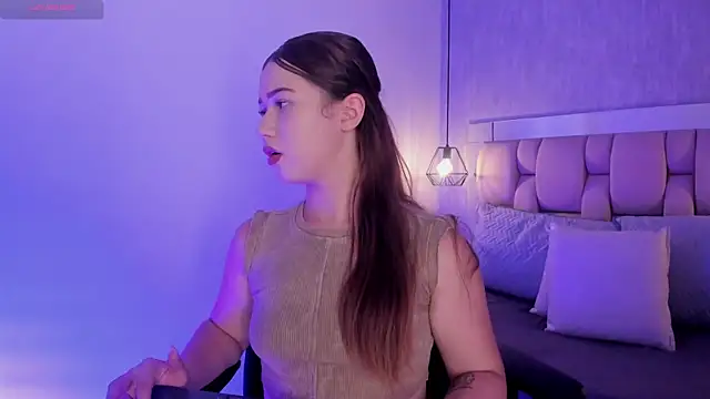 Snapshot of Roxie-Summers11 chatting on 21, 2, 2025 Roxie-Summers11 online show from 21, 2, 2025