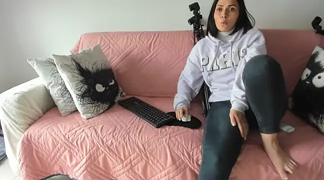 Snapshot of Emma_Jnes chatting on 18, 3, 2025 Emma Jnes online show from 18, 3, 2025