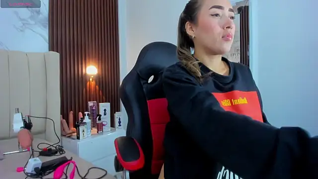 CAMILAGRAY online show from 14, 4, 2026