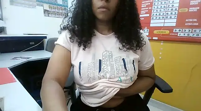 Snapshot of Ivon-09 chatting on 23, 2, 2025 Ivon-09 online show from 23, 2, 2025