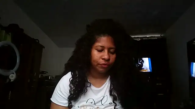 Snapshot of Ivon-09 chatting on 8, 10, 2025 Ivon-09 online show from 8, 10, 2025