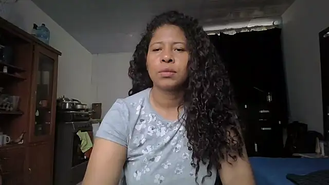 Snapshot of Ivon-09 chatting on 21, 10, 2025 Ivon-09 online show from 21, 10, 2025