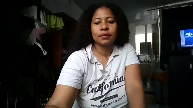 Snapshot of Ivon-09 chatting on 27, 10, 2025 Ivon-09 online show from 27, 10, 2025