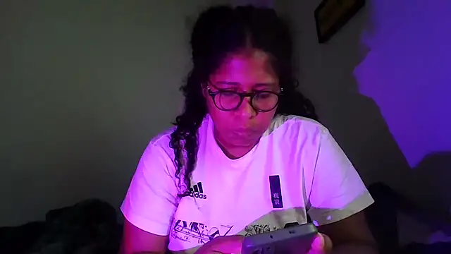 Snapshot of Ivon-09 chatting on 29, 10, 2025 Ivon-09 online show from 29, 10, 2025