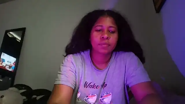 Snapshot of Ivon-09 chatting on 31, 10, 2025 Ivon-09 online show from 31, 10, 2025