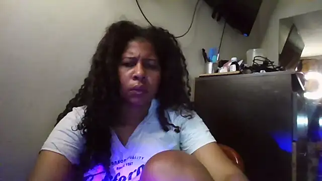 Snapshot of Ivon-09 chatting on 4, 11, 2025 Ivon-09 online show from 4, 11, 2025