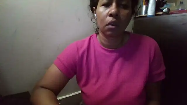 Snapshot of Ivon-09 chatting on 11, 11, 2025 Ivon-09 online show from 11, 11, 2025