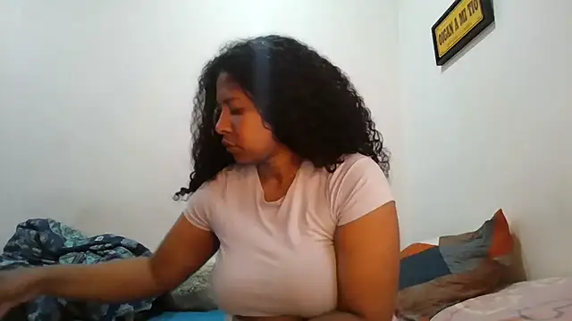 Snapshot of Ivon-09 chatting on 14, 12, 2025 Ivon-09 online show from 14, 12, 2025