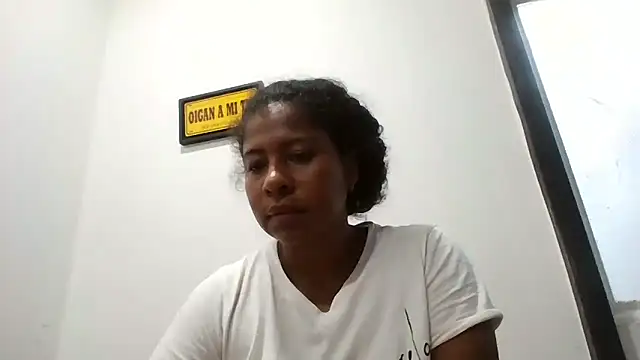 Snapshot of Ivon-09 chatting on 4, 2, 2026 Ivon-09 online show from 4, 2, 2026