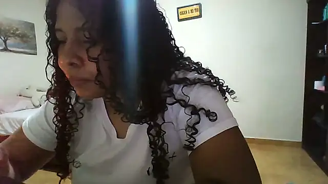 Snapshot of Ivon-09 chatting on 9, 7, 2026 Ivon-09 online show from 9, 7, 2026