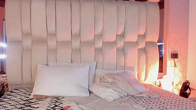 Isa Little Star online show from 4, 4, 2026