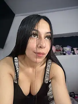 Snapshot of DulceMiia_ chatting on 22, 5, 2026 DulceMiia online show from 22, 5, 2026