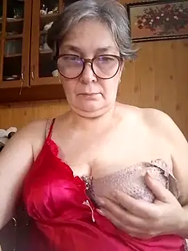 Snapshot of IrinaSweet54 chatting on 2, 2, 2025 IrinaSweet54 online show from 2, 2, 2025