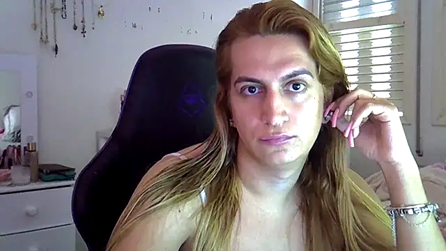 Snapshot of luizacandy chatting on 12, 7, 2026 luizacandy online show from 12, 7, 2026