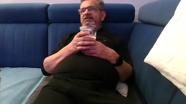 Snapshot of axecoman60 chatting on 7, 3, 2025 axecoman60 online show from 7, 3, 2025