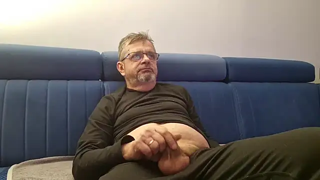 Snapshot of axecoman60 chatting on 18, 3, 2025 axecoman60 online show from 18, 3, 2025