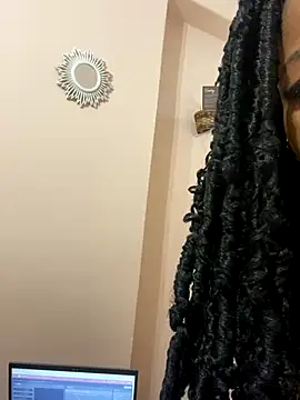 Snapshot of ItsLeyaa chatting on 8, 12, 2024 ItsLeyaa online show from 8, 12, 2024