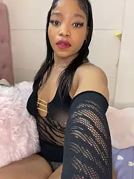 Snapshot of ItsLeyaa chatting on 10, 12, 2024 ItsLeyaa online show from 10, 12, 2024