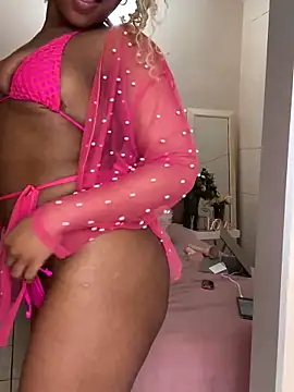 Snapshot of ItsLeyaa chatting on 5, 1, 2025 ItsLeyaa online show from 5, 1, 2025