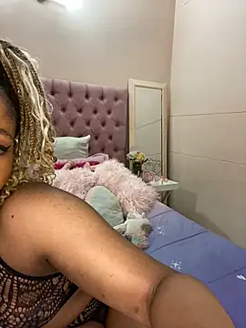 Snapshot of ItsLeyaa chatting on 11, 1, 2025 ItsLeyaa online show from 11, 1, 2025