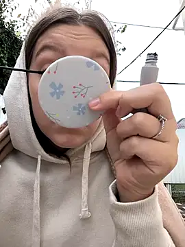 Snapshot of AliceBrayan chatting on 12, 10, 2025 AliceBrayan online show from 12, 10, 2025