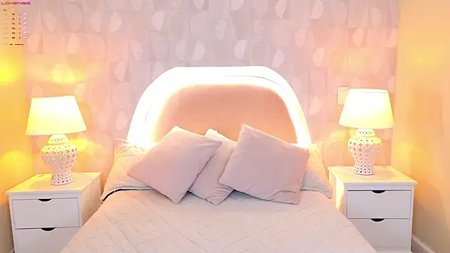 Snapshot of april_rousse chatting on 8, 3, 2025 april rousse online show from 8, 3, 2025