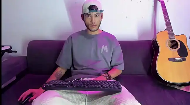 Snapshot of Henrikk_senn chatting on 12, 12, 2024 Henrikk senn online show from 12, 12, 2024