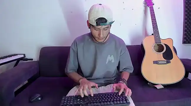 Snapshot of Henrikk_senn chatting on 14, 12, 2024 Henrikk senn online show from 14, 12, 2024