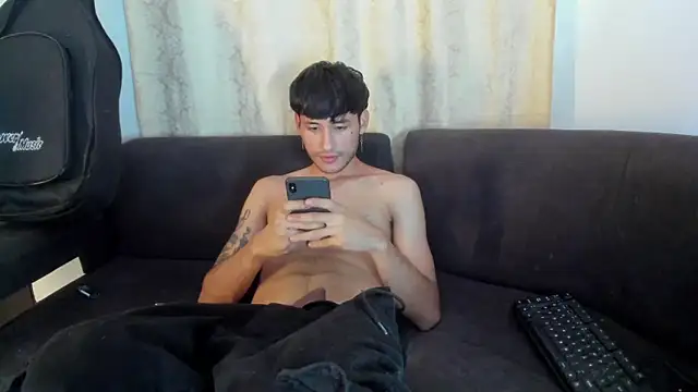 Snapshot of Henrikk_senn chatting on 15, 10, 2025 Henrikk senn online show from 15, 10, 2025