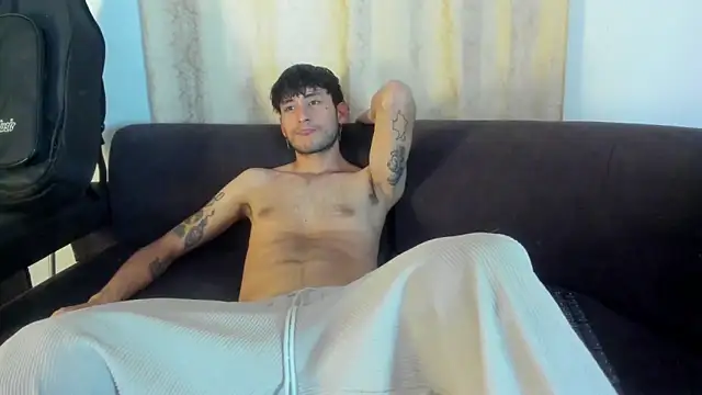 Snapshot of Henrikk_senn chatting on 17, 10, 2025 Henrikk senn online show from 17, 10, 2025