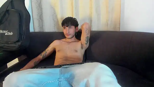 Snapshot of Henrikk_senn chatting on 20, 10, 2025 Henrikk senn online show from 20, 10, 2025