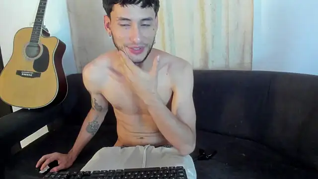 Snapshot of Henrikk_senn chatting on 2, 11, 2025 Henrikk senn online show from 2, 11, 2025