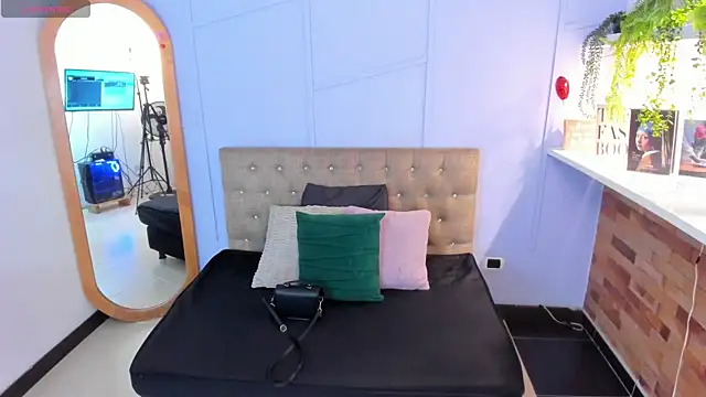 Snapshot of amber-hill chatting on 7, 7, 2026 amber-hill online show from 7, 7, 2026