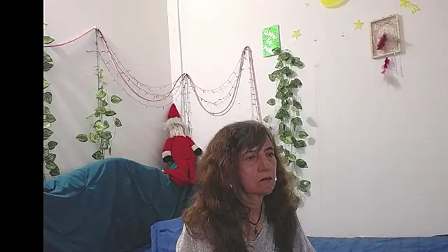 Snapshot of DominaLeona chatting on 18, 11, 2025 DominaLeona online show from 18, 11, 2025