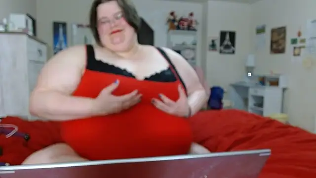 ChristineLusst online show from 5, 3, 2025